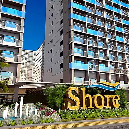 Sm Mall Of Asia Condo With Swimming Pool View